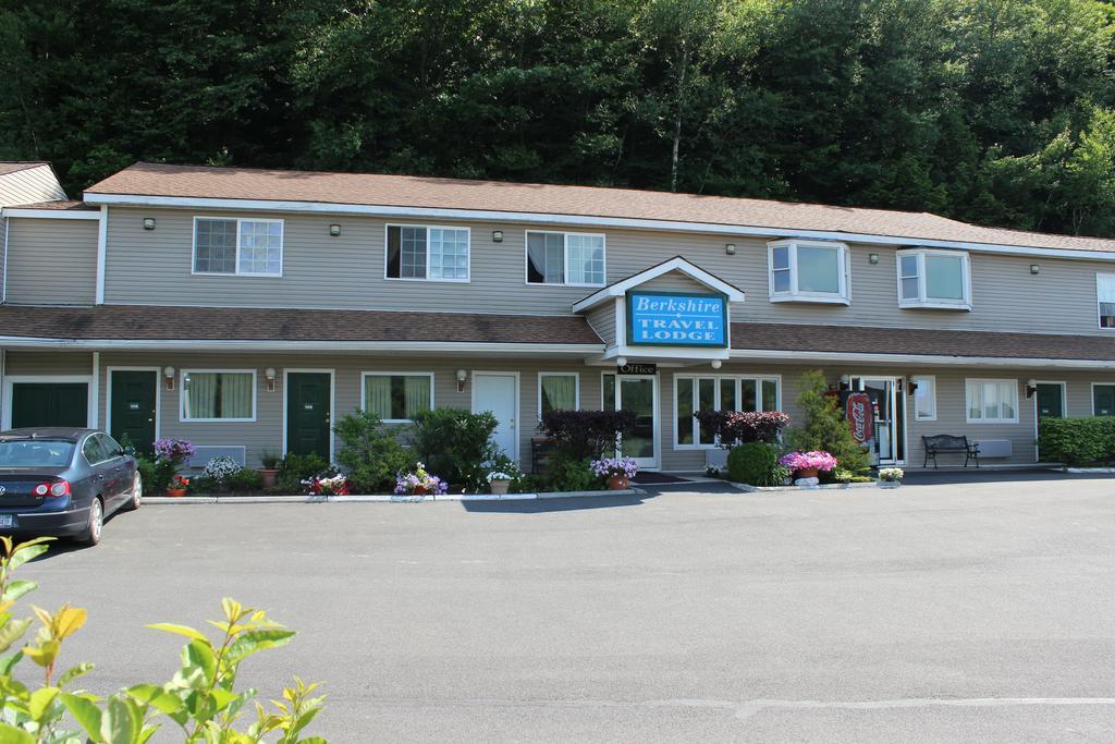 Berkshire Travel Lodge Canaan Екстер'єр фото