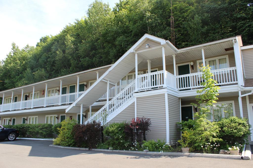 Berkshire Travel Lodge Canaan Екстер'єр фото