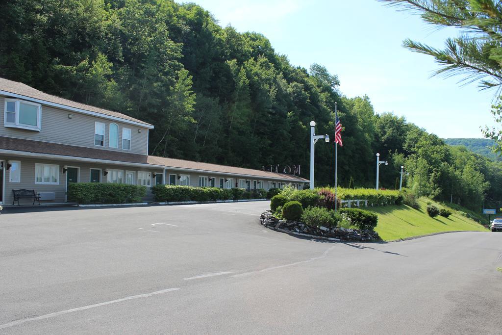 Berkshire Travel Lodge Canaan Екстер'єр фото
