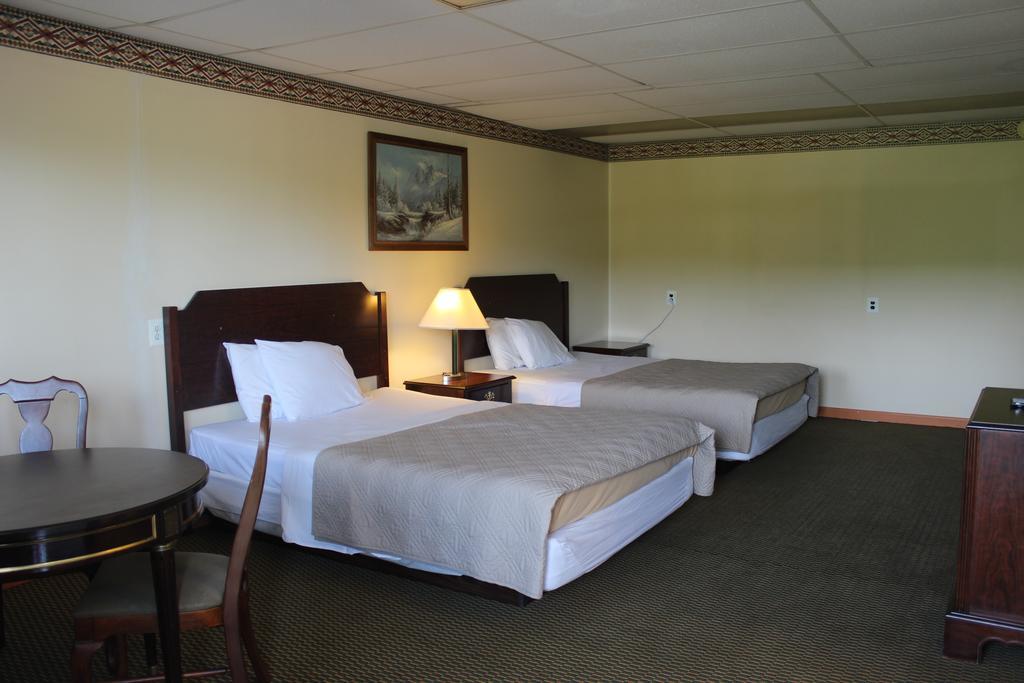Berkshire Travel Lodge Canaan Екстер'єр фото