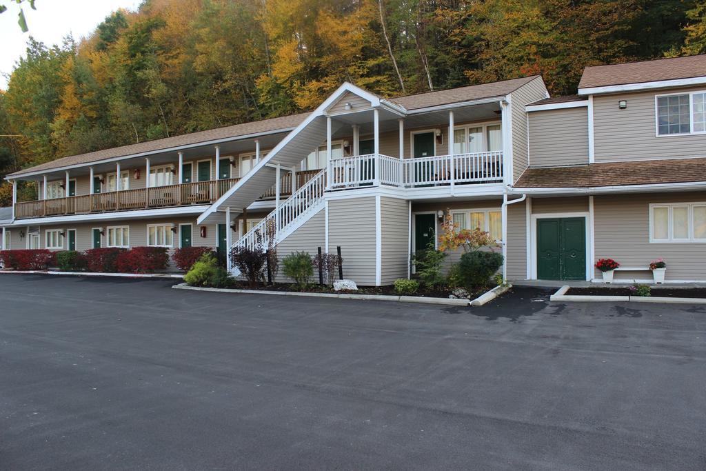 Berkshire Travel Lodge Canaan Екстер'єр фото