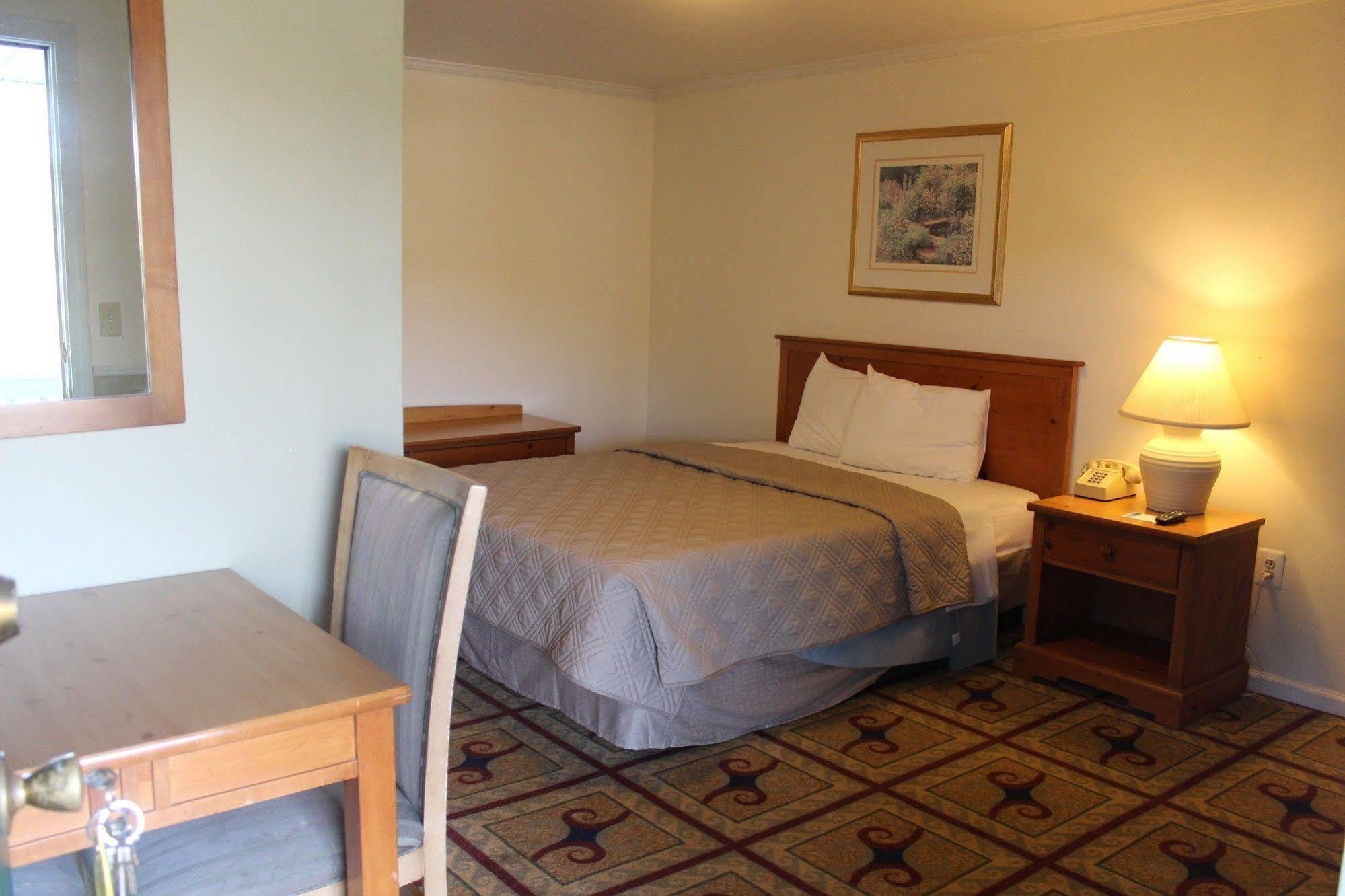 Berkshire Travel Lodge Canaan Екстер'єр фото