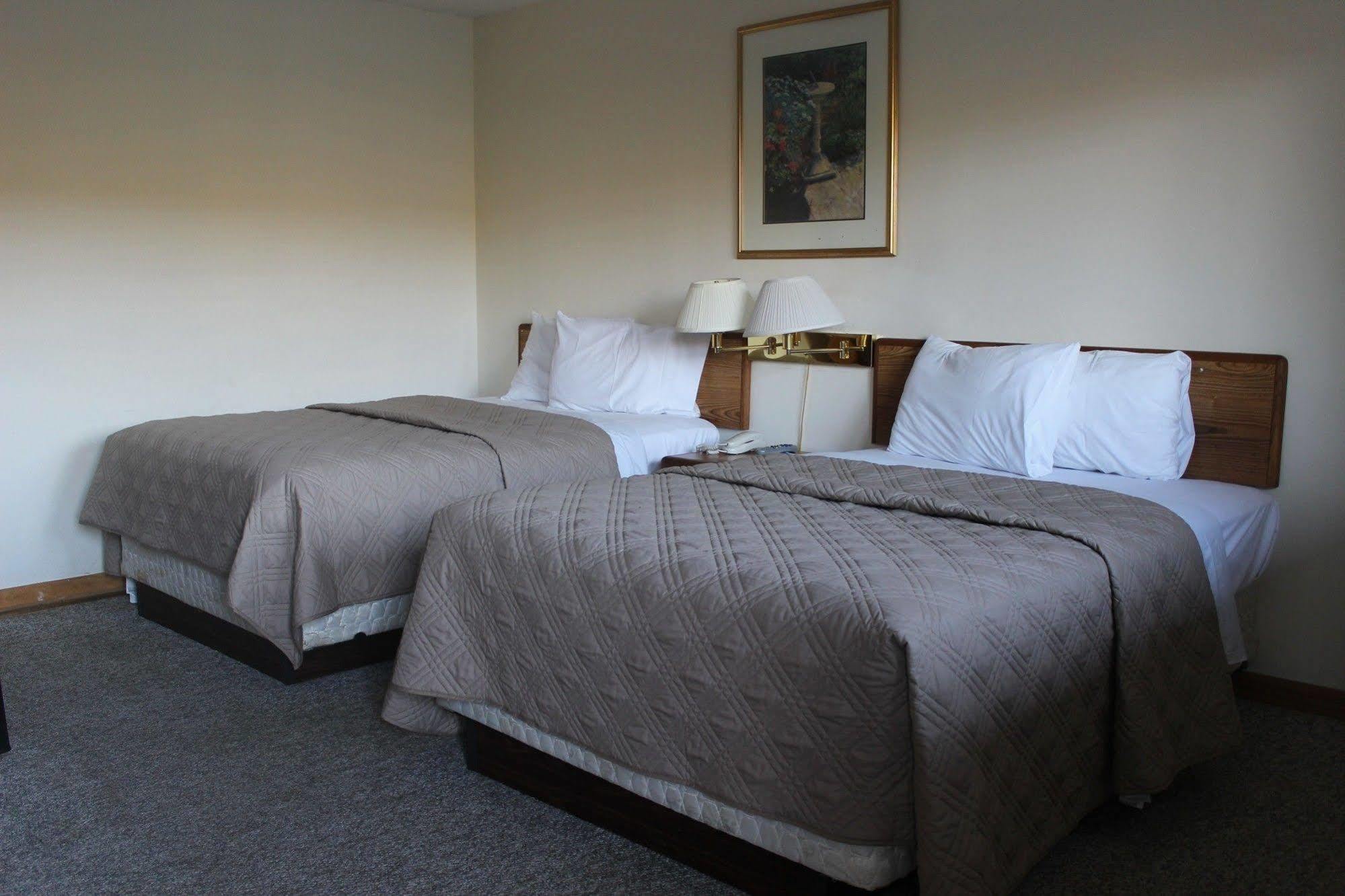 Berkshire Travel Lodge Canaan Екстер'єр фото