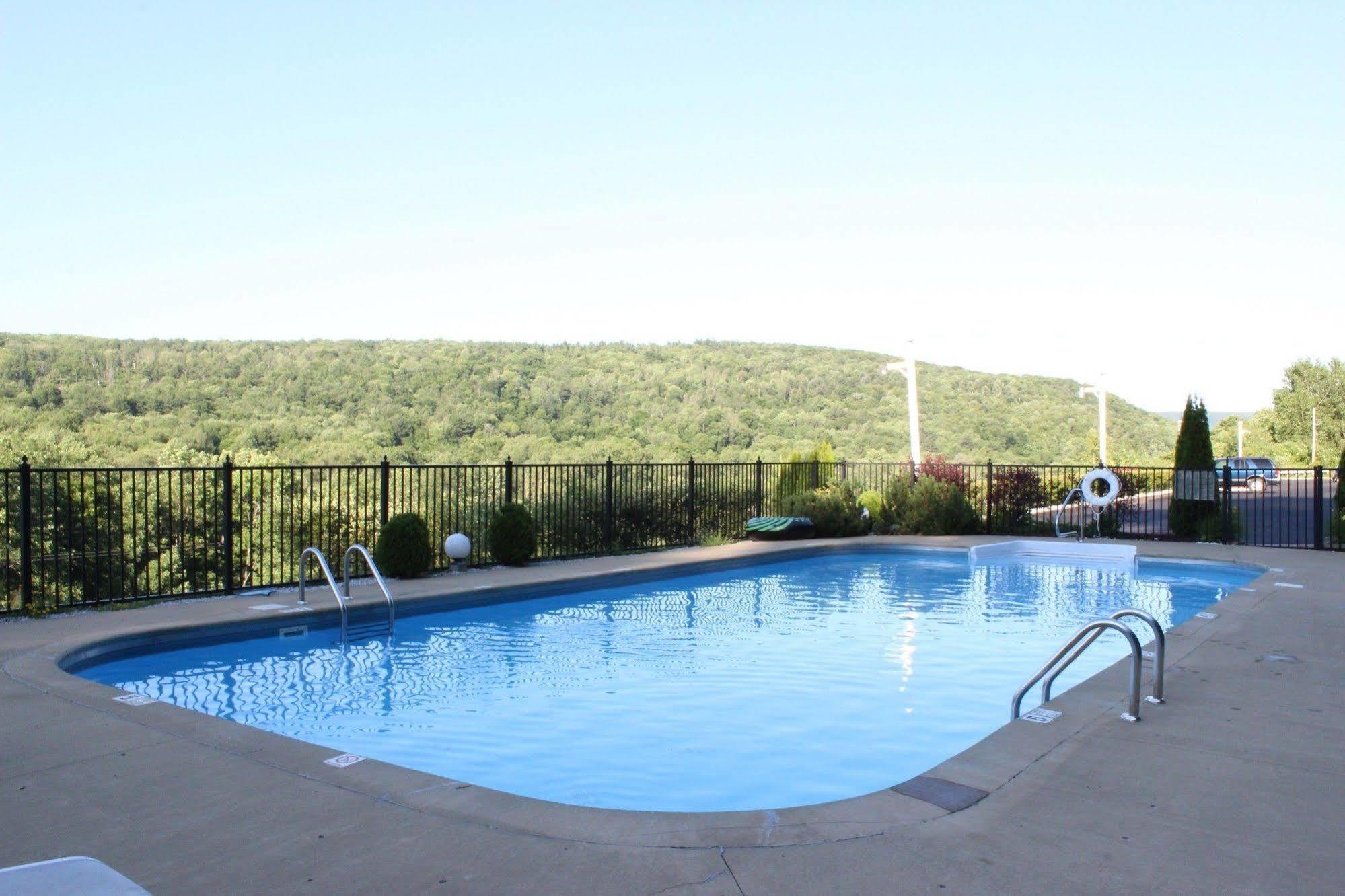 Berkshire Travel Lodge Canaan Екстер'єр фото